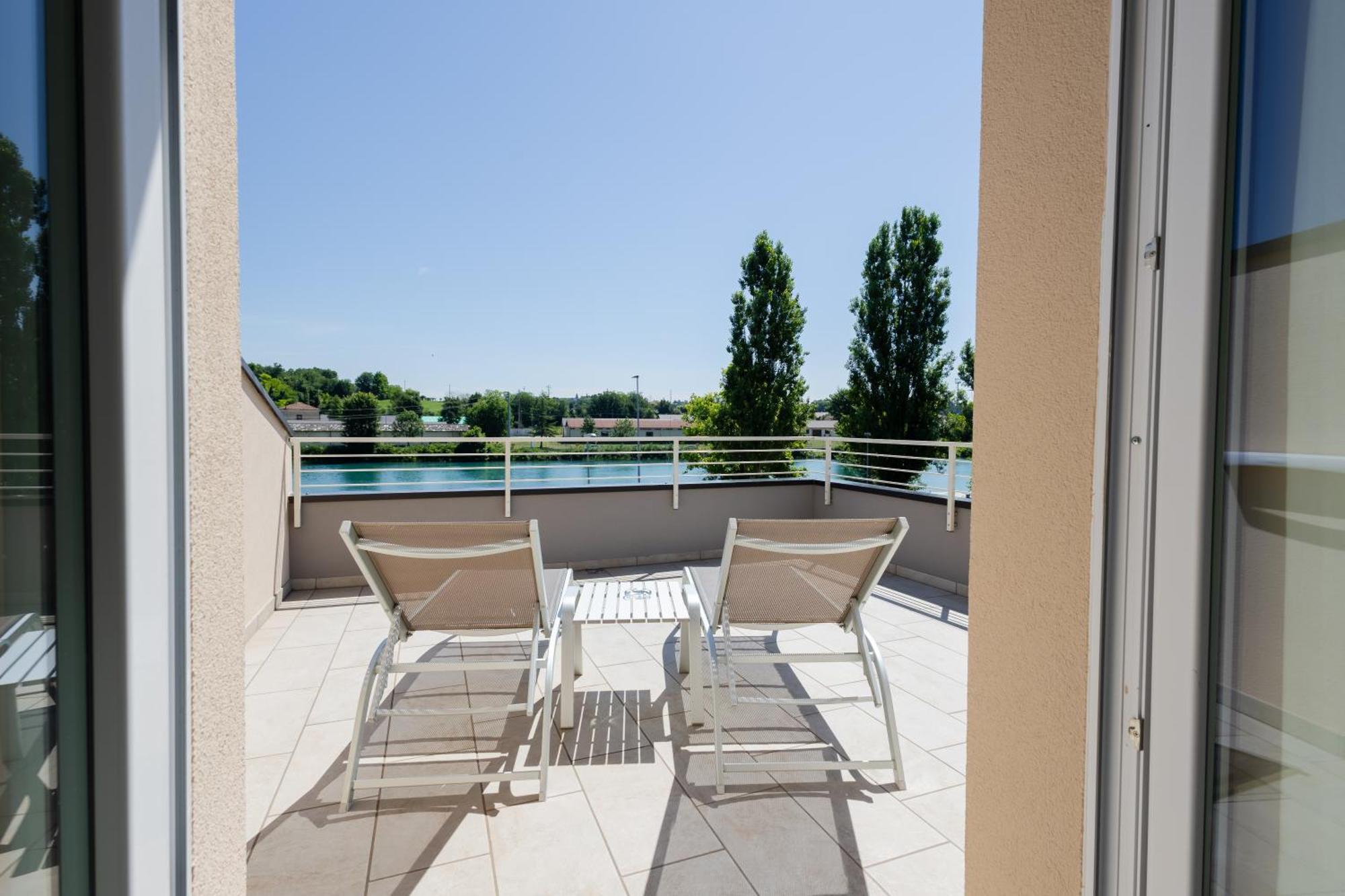 Aurora Aparthotel Пескьера-дель-Гарда Экстерьер фото